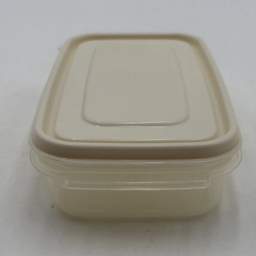 Vintage Rubbermaid Servin Saver Storage Container #10 12 Oz Almond Lid